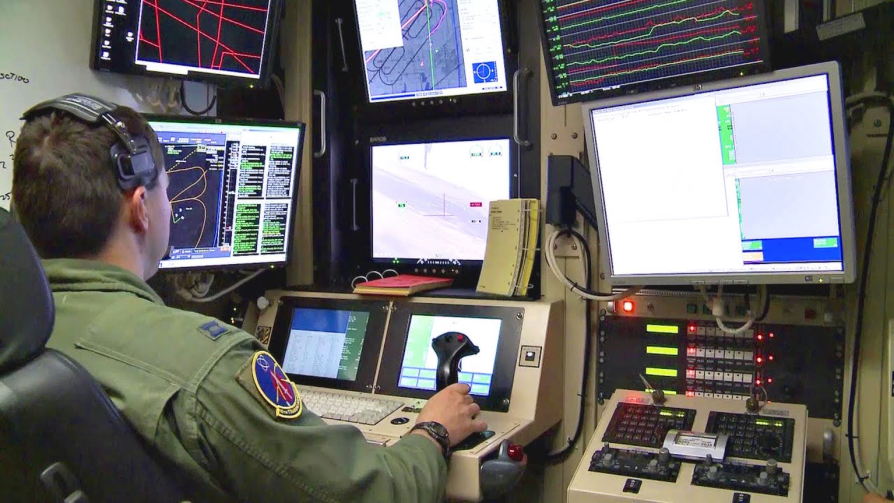 Flying The MQ-1 Predator UAV – Military Drone Pilot Training